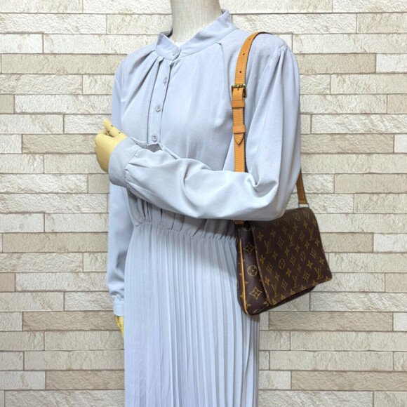 LOUIS VUITTON Brown Monogram Canvas Shoulder Bag - Picture 2 of 12